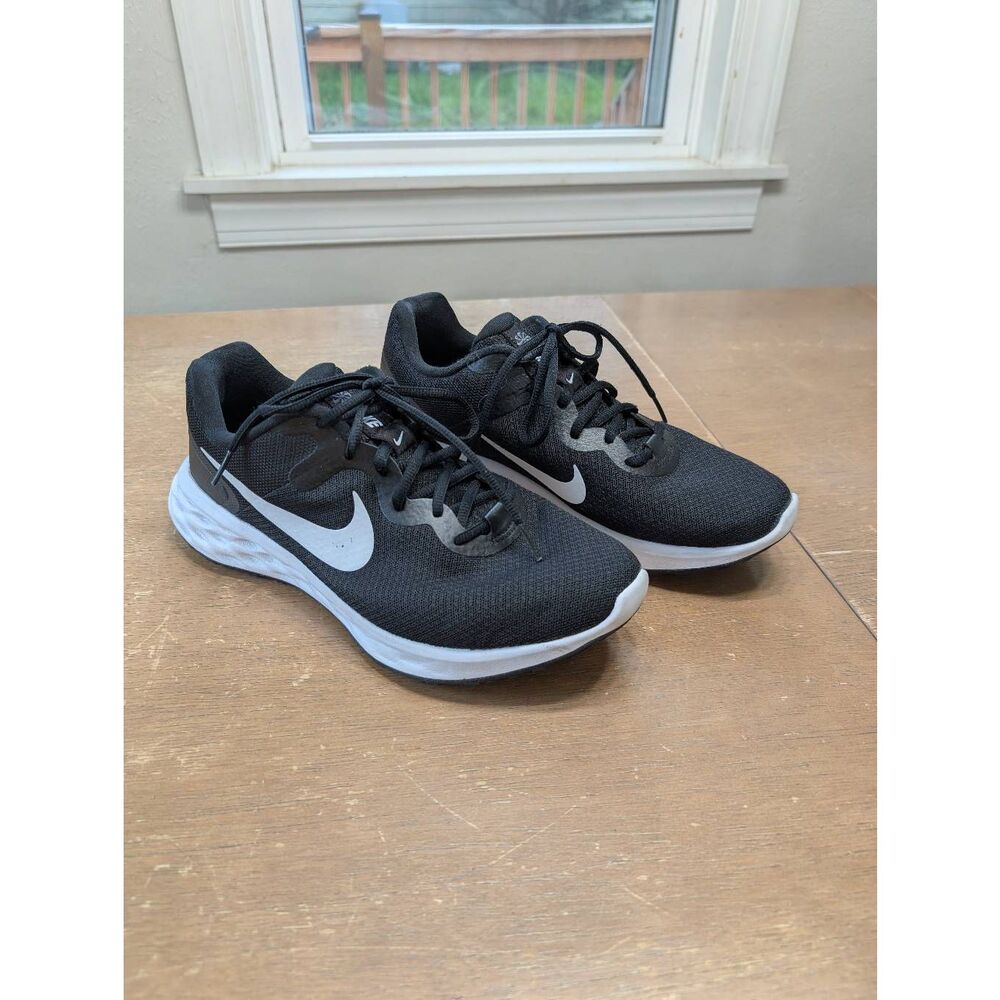 Nike Black and White Athletic Shoes